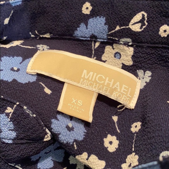 Michael Kors Garden Patch roll tab l/s Top - Picture 9 of 12